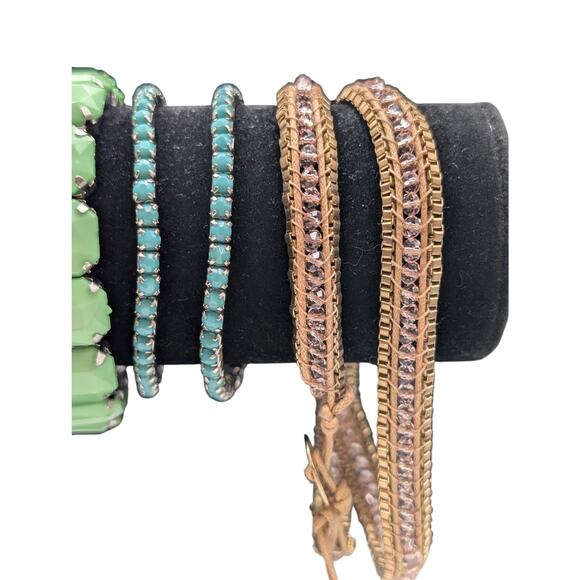 Lot of Nine Mint Coral Bracelets - Picture 7 of 8